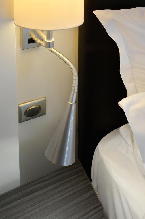 Hotel Douglas Puteaux Zewnętrze zdjęcie