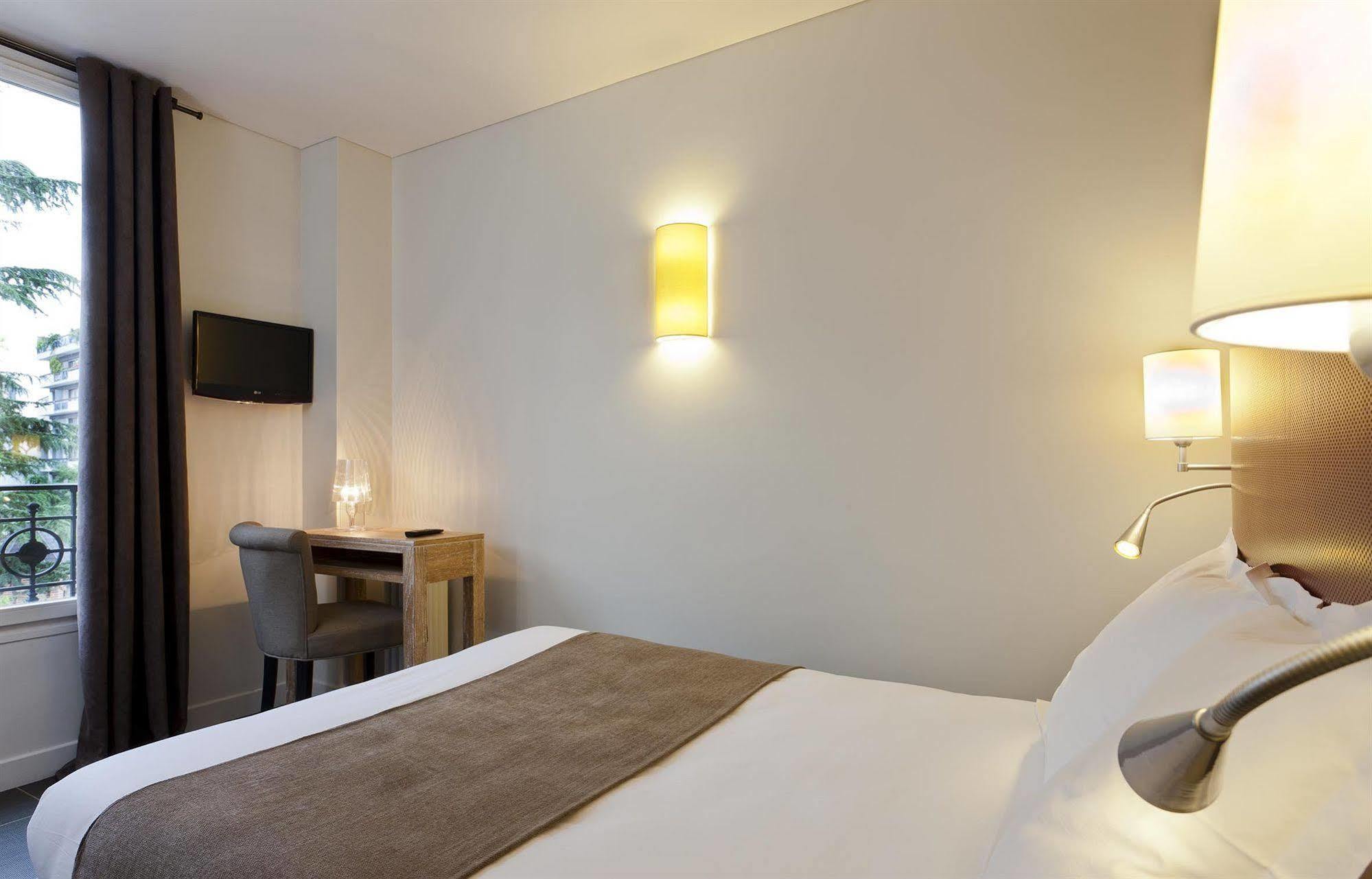 Hotel Douglas Puteaux Zewnętrze zdjęcie